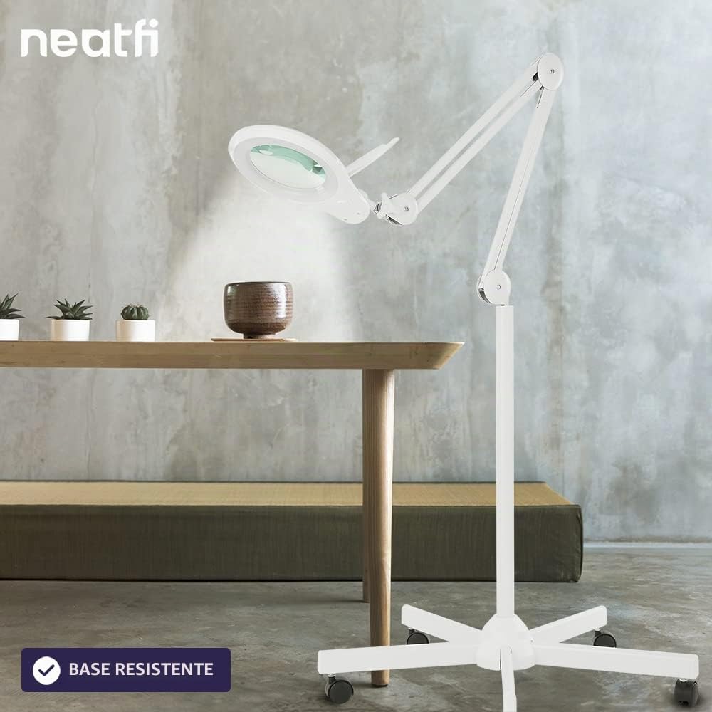 Neatfi LED Lámpara de Pie de Aumento –1,200 Lúmenes, Lente Bifocal de 13 cm con 5 y 20 Dioptrías, Regulable, Base con Ruedas, Lámpara de Piso para Lectura, Costura y Manualidades (Blanco)