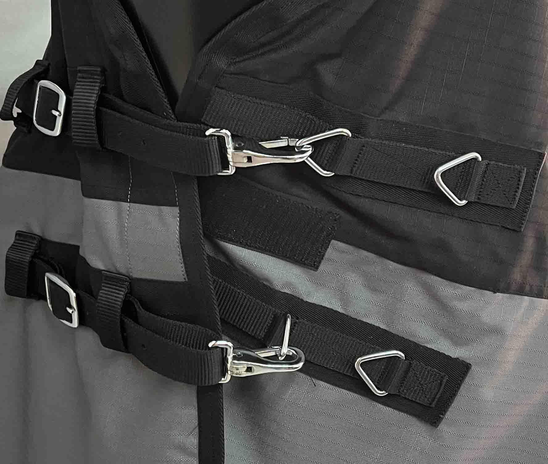 Equitack 600D Regendecke Pferd, 155cm | Highneck Pferdedecke mit Fleece Lining | wasserdichte Outdoordecke Pferd | Schwarz/Grau