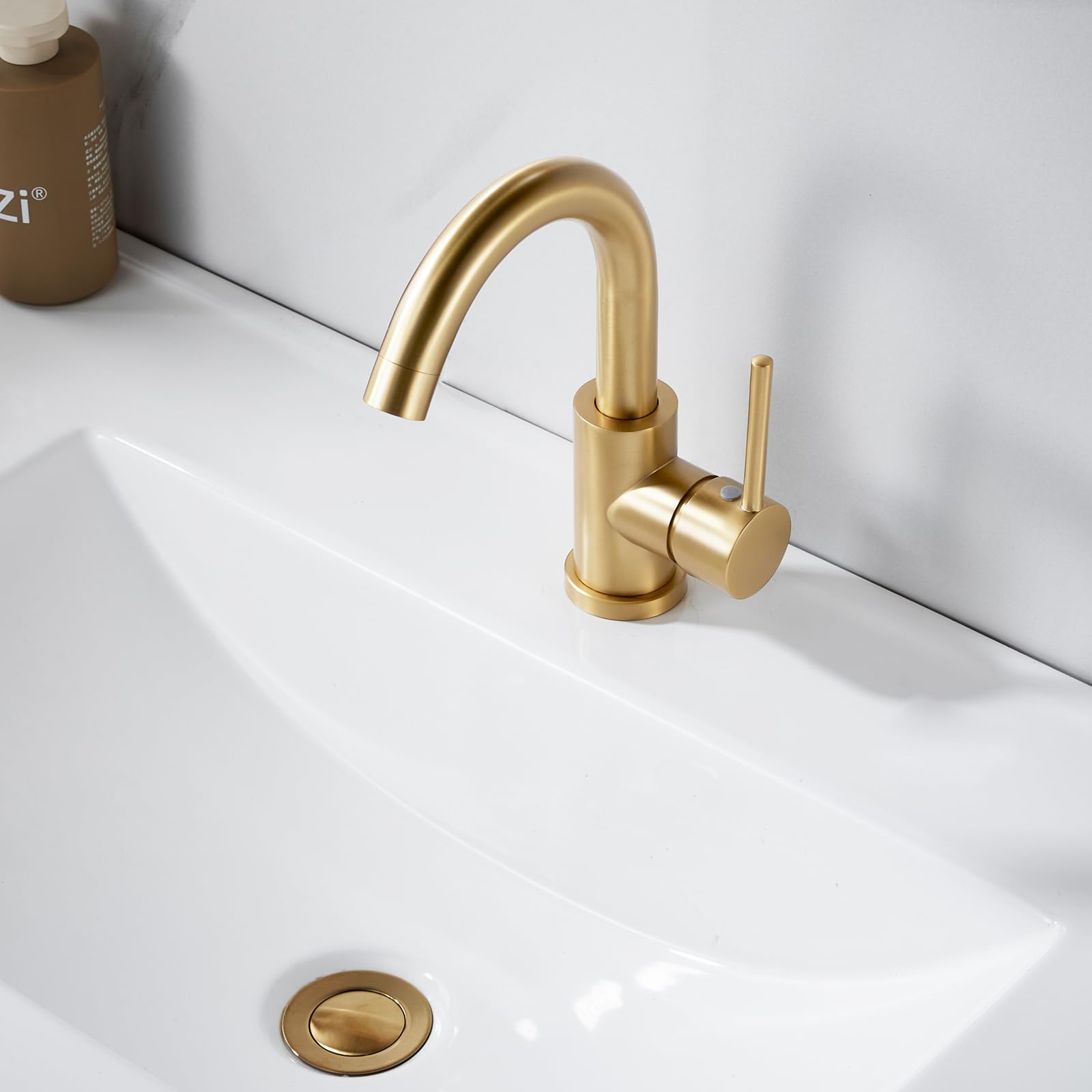 Robinet mitigeur de lavabo doré avec bonde de vidage