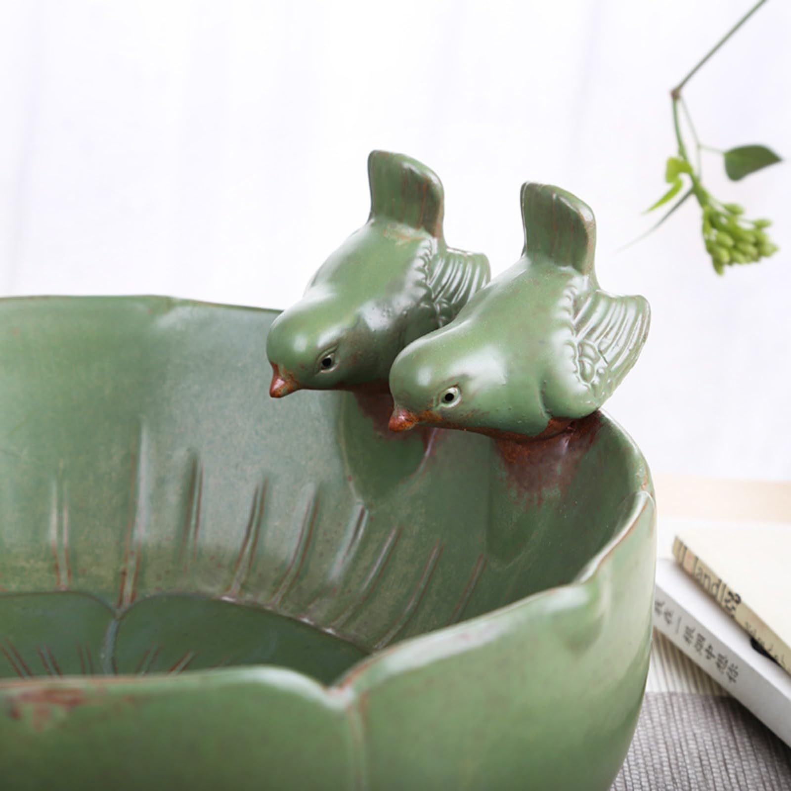 Generisch Vogeltränke Winterfest Rund, Noble Keramik Glasiert, Vogelbad Garten mit 2 Deko Vögel, Vintage Vogeltränke Garten für Outdoors Terrasse Balkon und Rasen