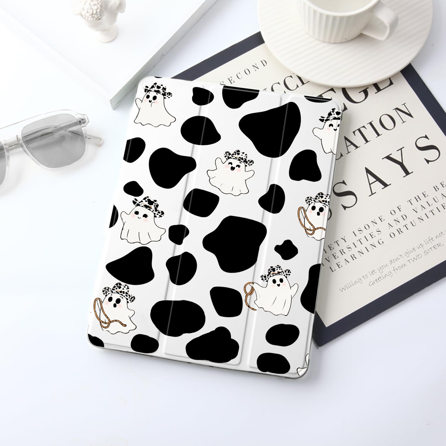 JOYLAND Funda para iPad de 10ª generación de 11.9 pulgadas 2022/iPad (A16) de 11ª generación de 11 pulgadas 2025 con soporte para lápices, funda protectora de tres pliegues con estampado de vaca y