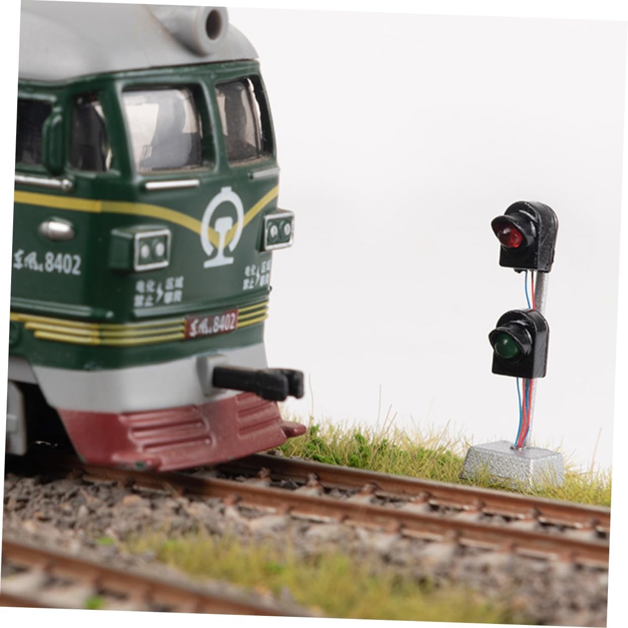 DOITOOL 2pcs Signal Light Model Unique Traffic Lamp Decor for Sand Table Building Scenery for Model Makers and Train Enthusiasts Smooth Design for Creative Layouts