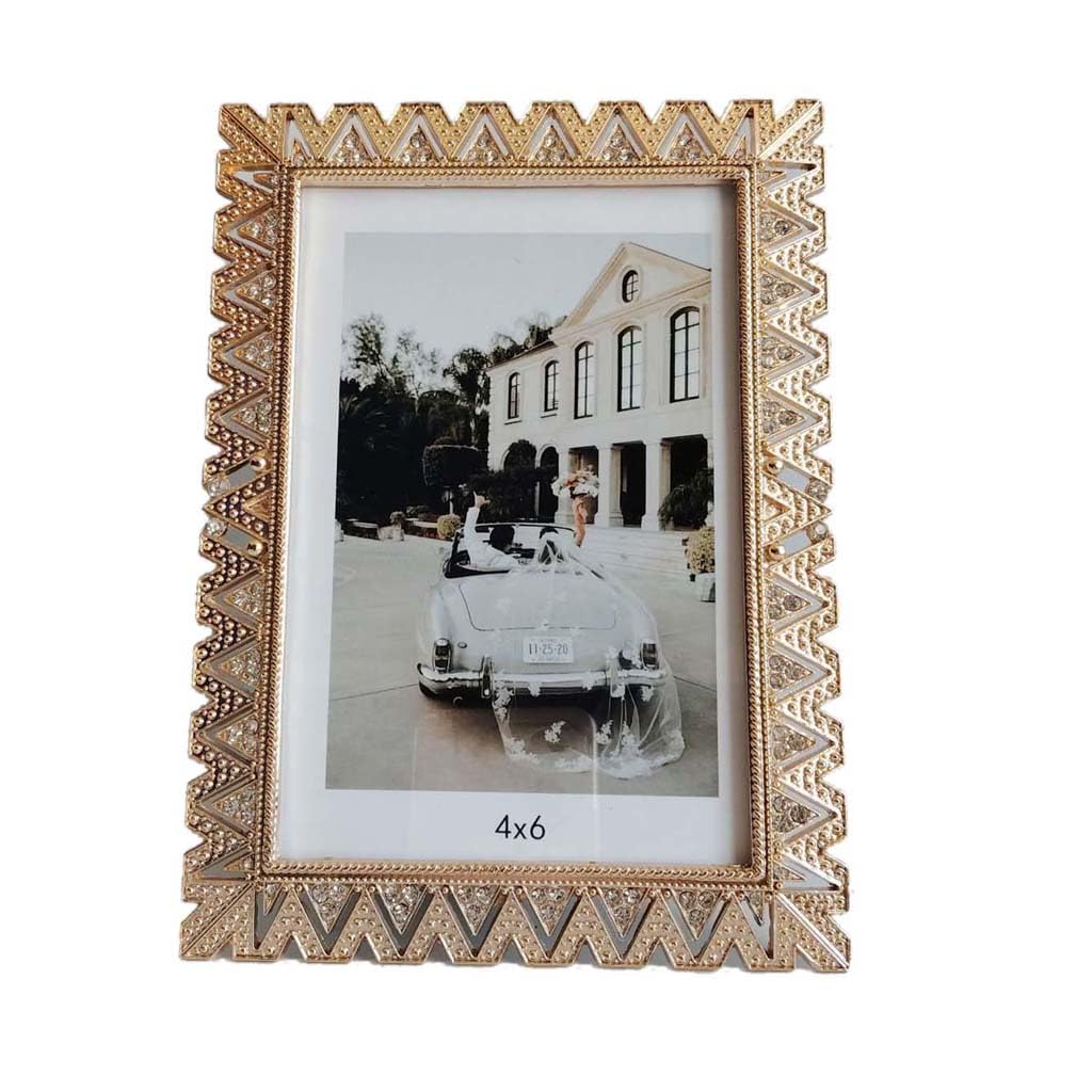 ZXWSTORE Metal Photo Frame, 6/7-inch Table Decoration Photo Frame, Light Gold Color
