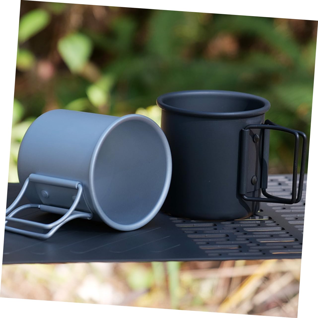 BESTonZON 2stücke Faltbarer Trinkbecher aus Aluminiumlegierung Tragbarer Wasserbecher Faltbarer Griff für Kaffee Bier und Andere Getränke Platzsparend Zusammenklappbar