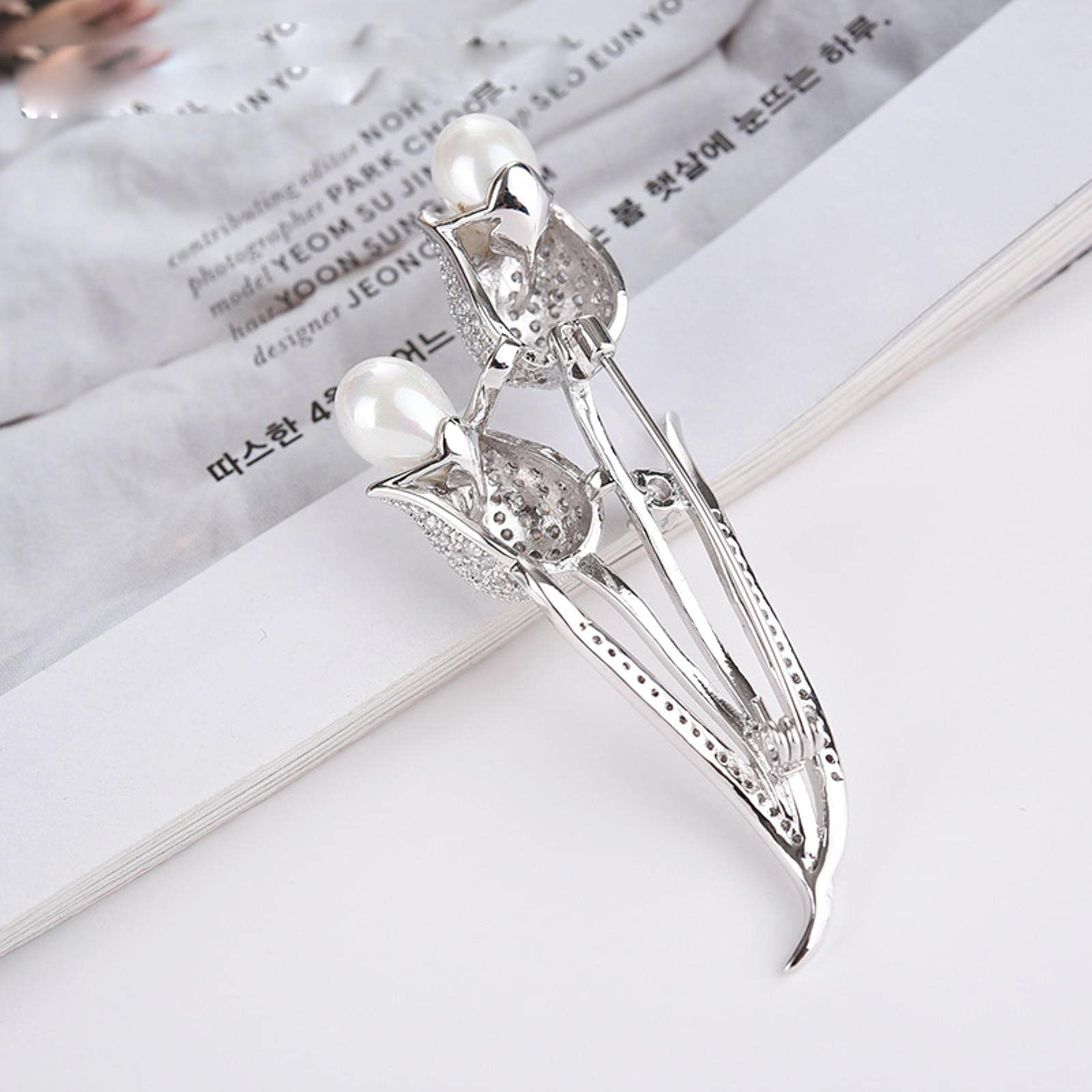 Broche Plateado con Forma de tulipán, Cristal, circonita cúbica y Perla. Ideal para Bodas, Fiestas y Banquetes. Accesorios de joyería para Hombres y Mujeres.