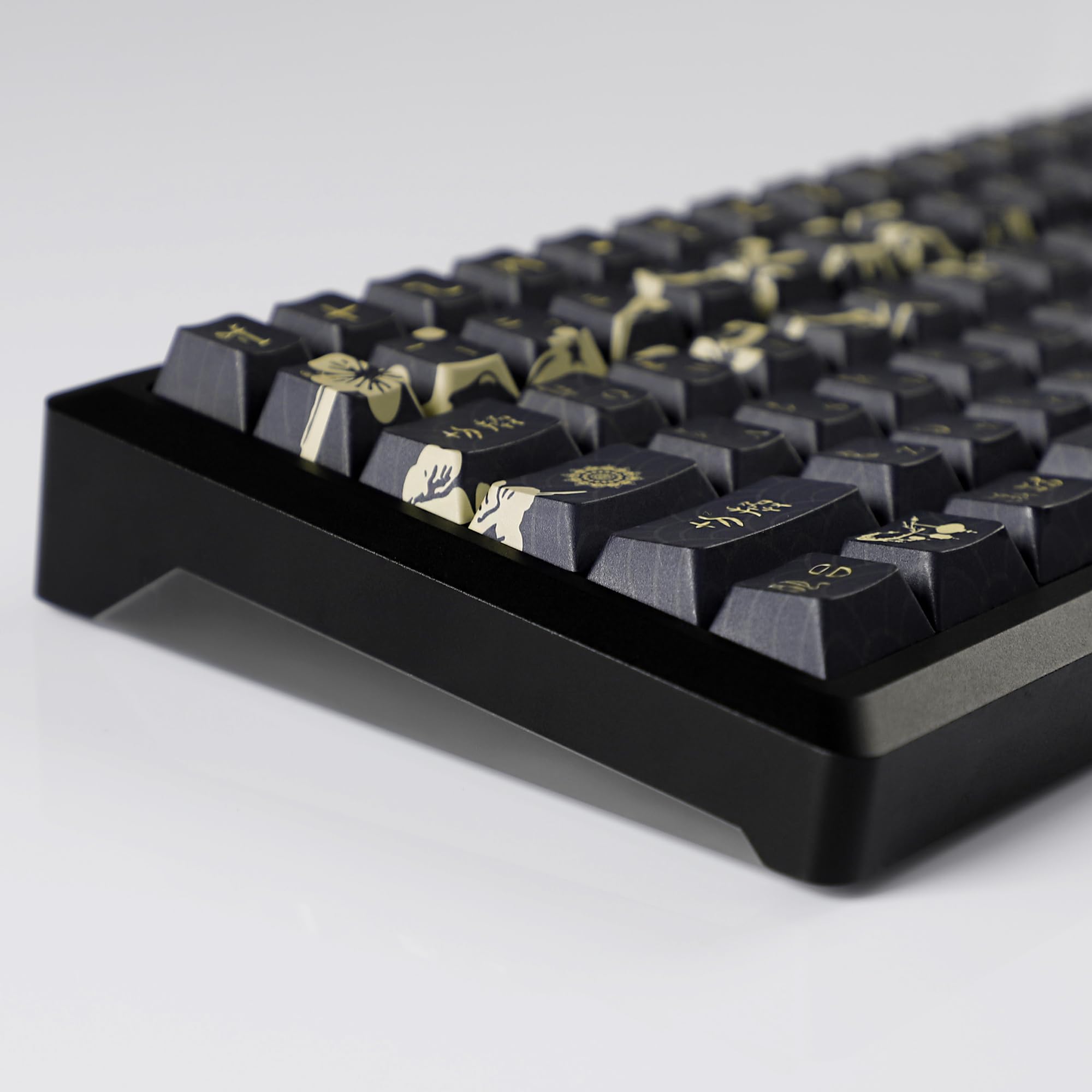 Amazon | YMDK 夜明けテーマ キーキャップ ブラック ゴールド PBT 染料