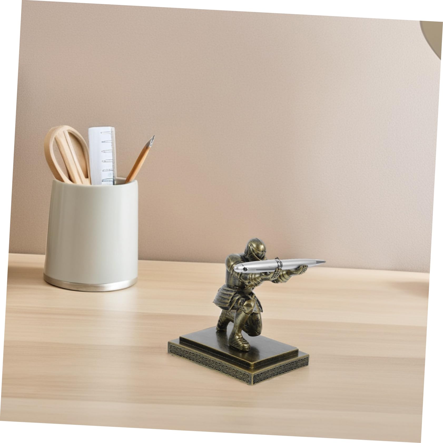 Housoutil Porte-stylo Soldat Décoratif en Résine, Base Stable, Or