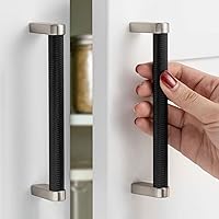 Vista 22 de Paquete de 5 tiradores de gabinete de 3–3/4 pulgadas estriado en negro y oro, manijas de gabinete mate en negro y oro cepillado AP1311, herrajes