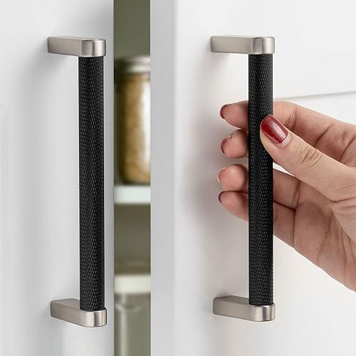 Miniatura 22 de Paquete de 5 tiradores de gabinete de 3–3/4 pulgadas estriado en negro y oro, manijas de gabinete mate en negro y oro cepillado AP1311, herrajes