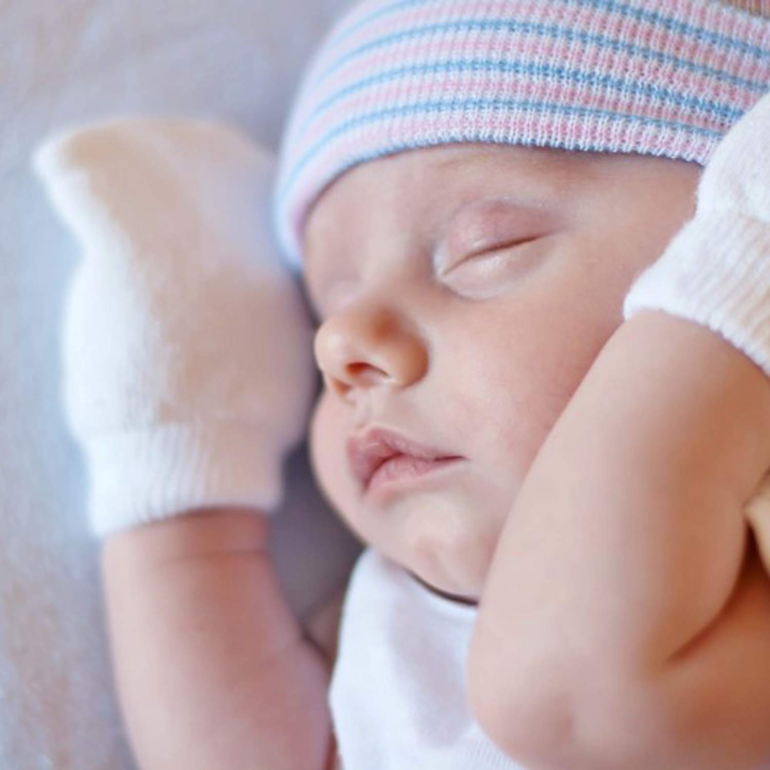 DRESHOW Guanti Neonato Cappellini Neonata Cotone - 3 Paia Guanti per Neonati e 5 Pezzi Berretti per Neonati, Ragazzi, Ragazze, 0-3 Mesi