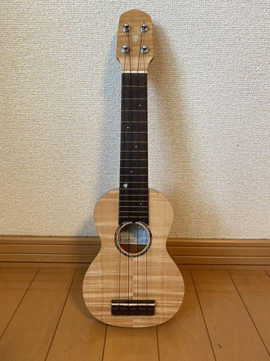 美品　T'sベビーウクレレ　デラックス　オリジナルケース付き Amazon.co.jp: Tsベビーウクレレ デラックス オリジナルケース付き