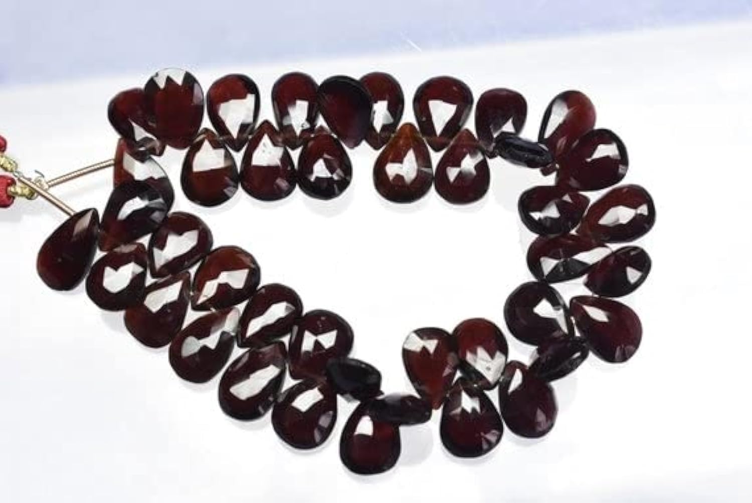 Fil perles grenat rouge naturel mozambique 8x12mm forme poire briolette facettée