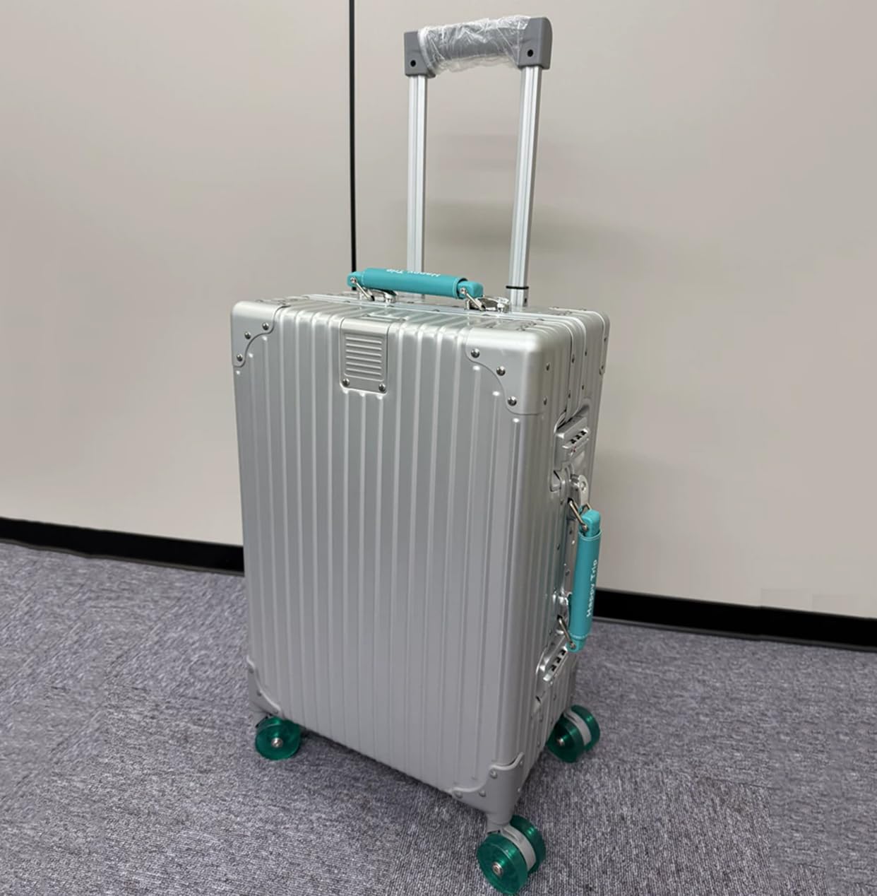 Aoun Maleta rígida de aleación de magnesio de aluminio, maleta rígida con bloqueo de ruedas, maleta rígida de metal a cuadros para viajes de negocios, Plata-b, 20 inch, moderno