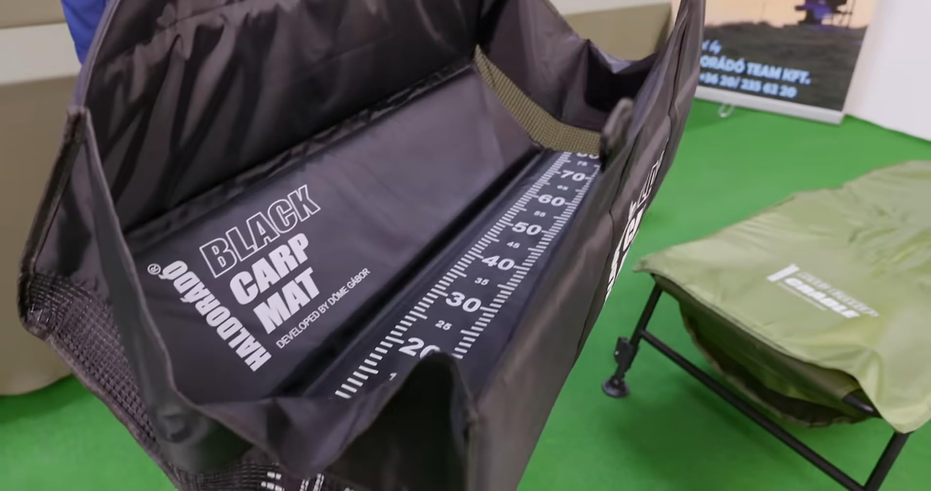 HALDORÁDÓ Tapis de pêche à la carpe noir – Développé par Gábor Döme – Berceau rembourré avec échelle de mesure de 80 cm et parois latérales de sécurité – Tapis de pêche en nylon 190D à séchage rapide