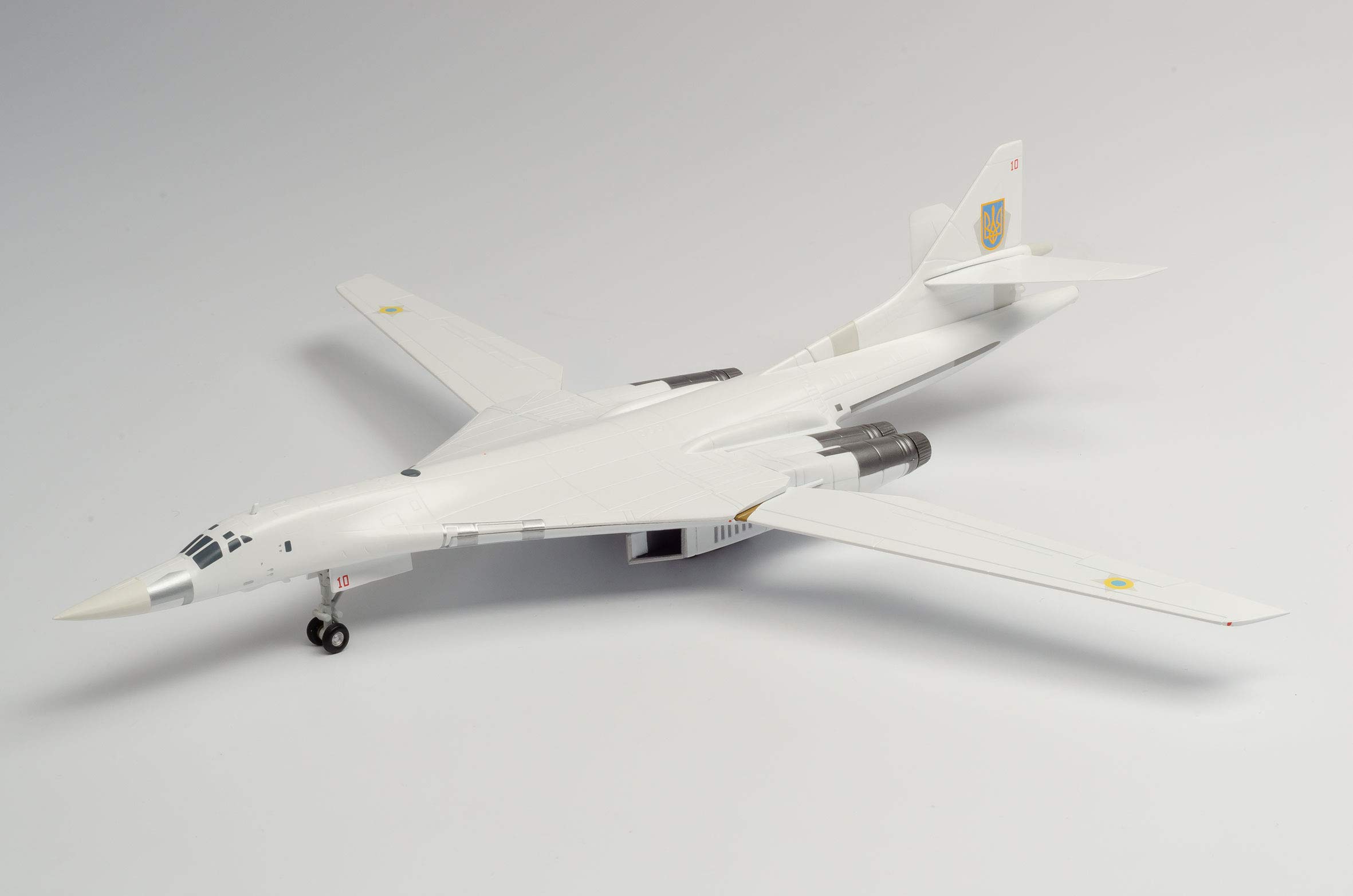 【herpa】ロシア空軍TU-160爆撃機 1/200 Herpa 1:200 Tu-160 Blackjack Ukrainian Air Force 184th Heavy