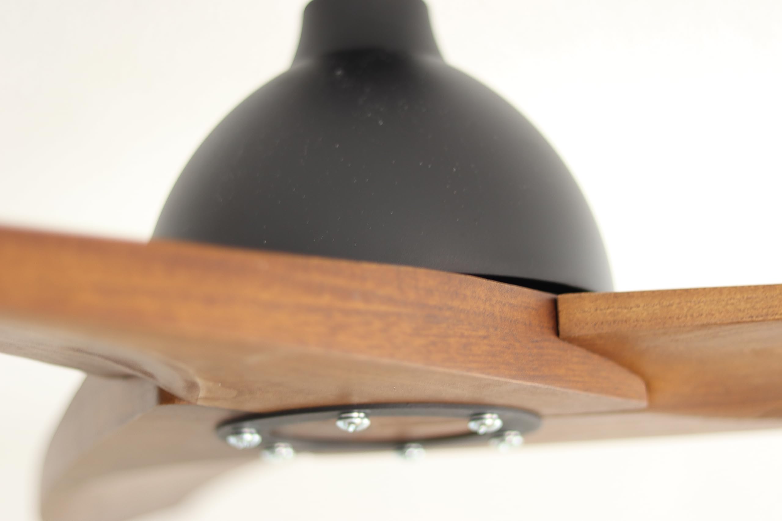 PEPEO – Lypsi Deckenventilator mit Fernbedienung | Sehr leiser Deckenventilator mit Rückwärtslauf und Timerfunktion. Ventilator Durchmesser 142 cm. Farbe: Schwarz/Holz dunkel