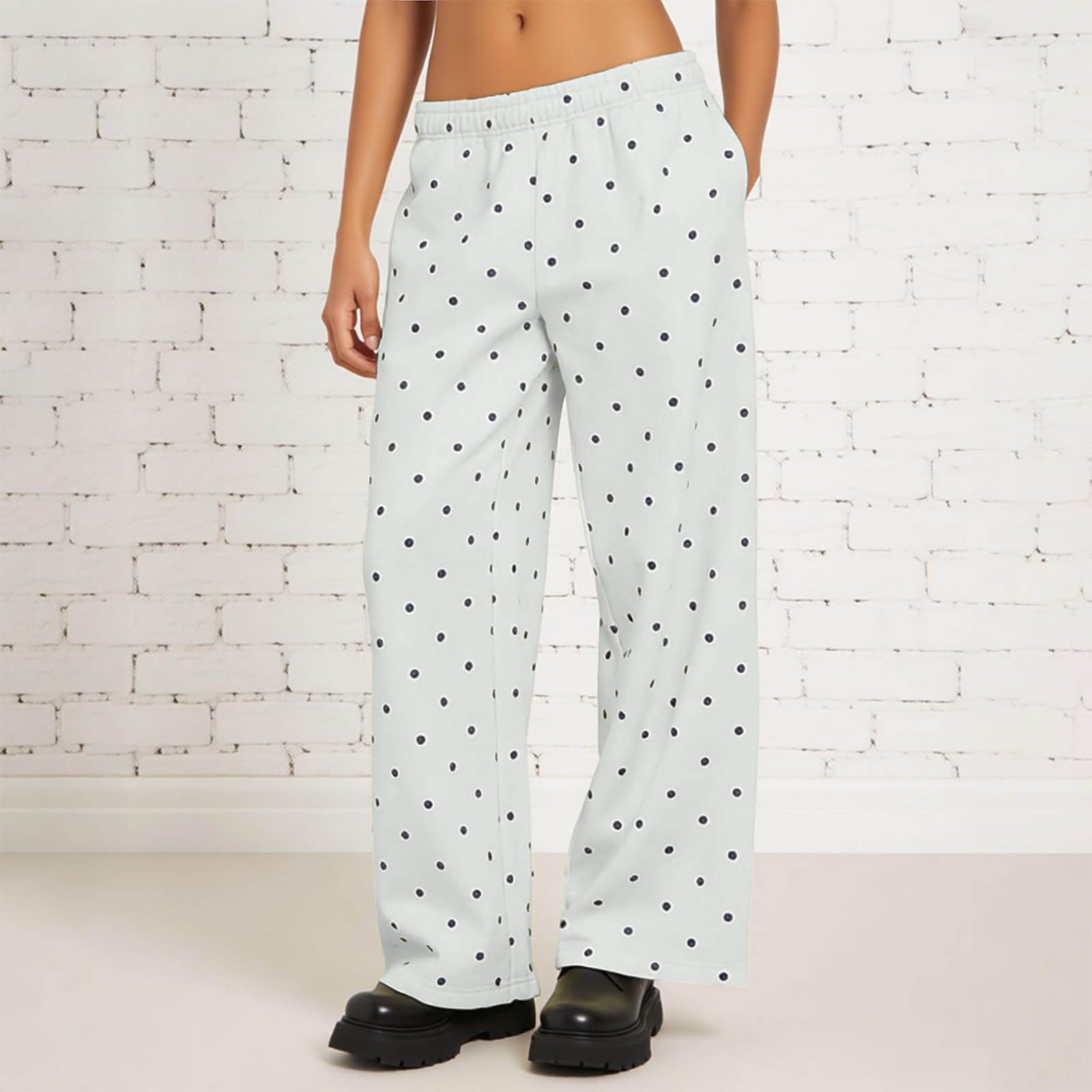 Elegantes Zweiteiler-Outfit mit Polka-Dots für Damen im lässigen Stil für Winter