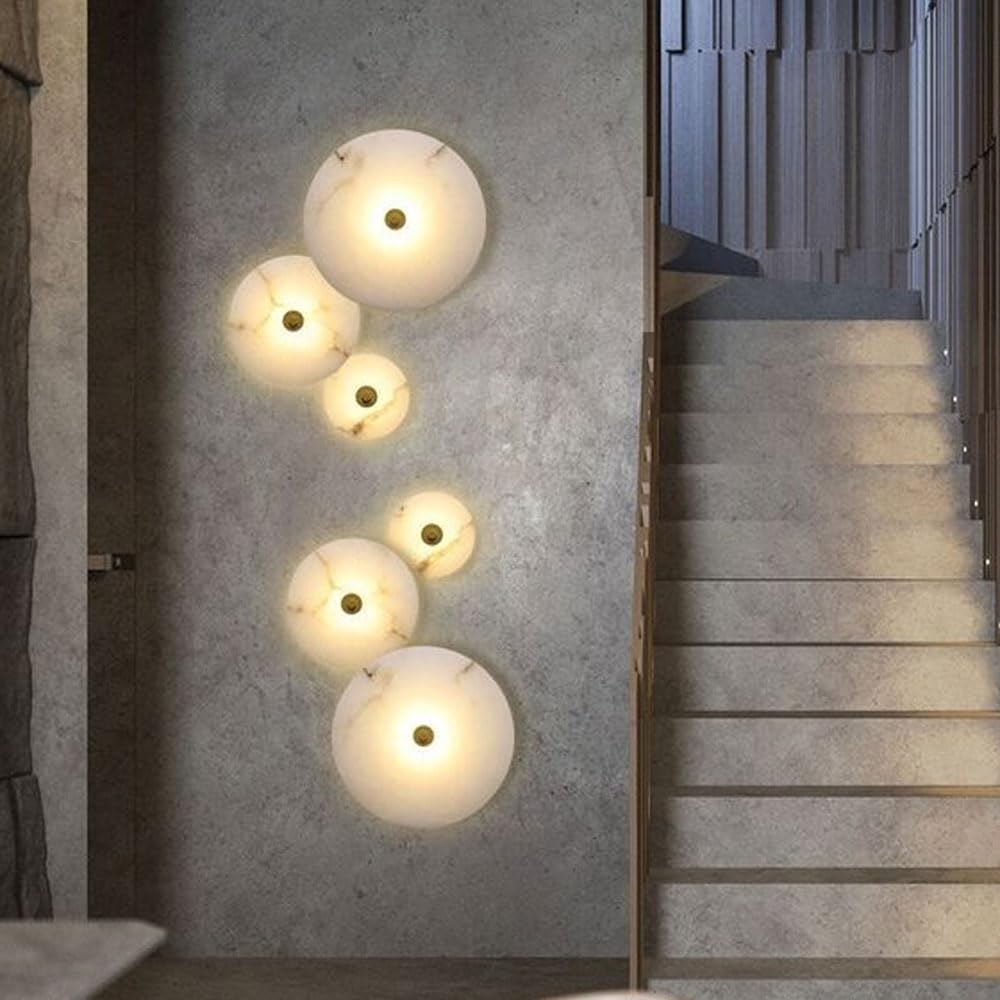 Nowoczesna lampa ścienna w stylu skandynawskim Klosz z naturalnego marmuru Podstawa z kamienia idealna do salonu, jadalni lub korytarza dekoracja domu