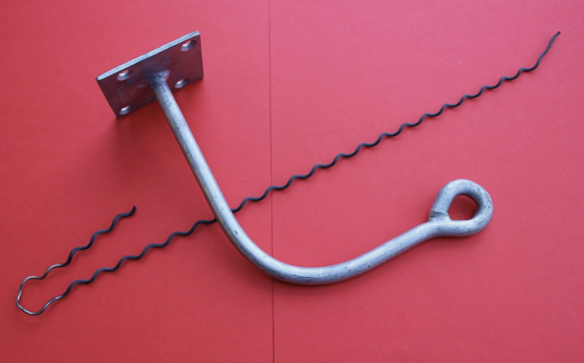 BT Bracket 32 x 1 & Dropwire Clamp Curly Wurly Pigtail No.10A x 1