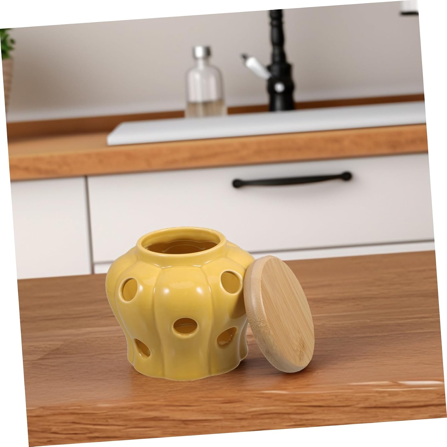 Ventilated Garlic Jar Ceramic Storage Keeper Ginger Onion Potato Container Large Space Kitchen Decor High-temp Ceramic