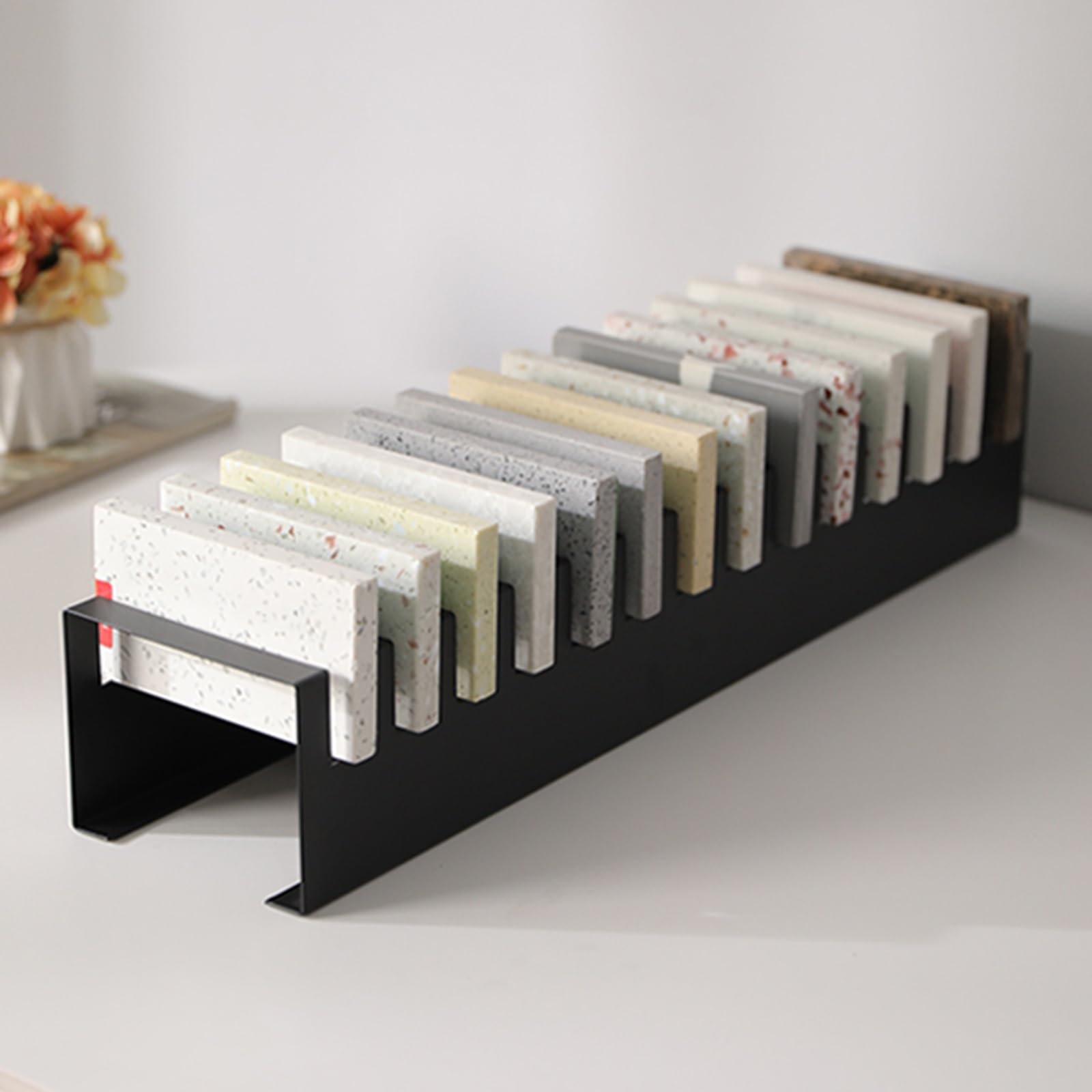 Comptoir en marbre et étagère compacte noire d'échantillons