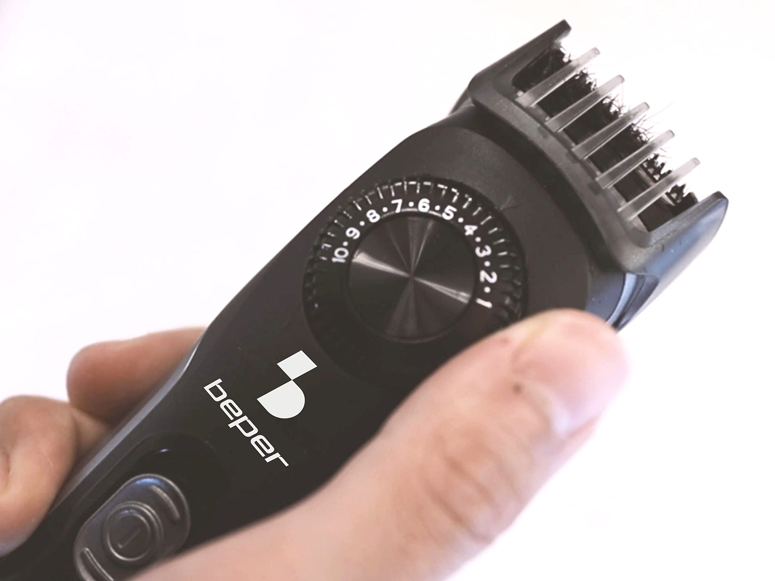 Beper 40.332 - Regolabarba ricaricabile, adatto anche per capelli, lame rimovibili in acciaio inossidabile, 20 lunghezze, ricarica con cavo USB (adattatore da parete non incluso)