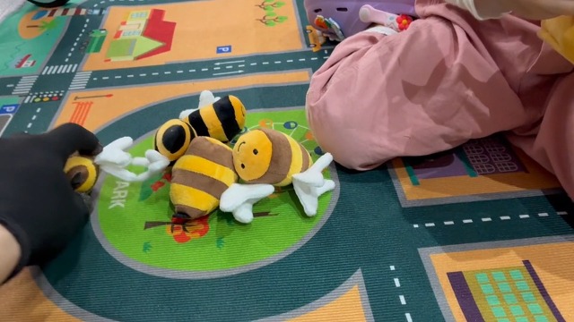 Amazon.com: Alsatic Baby Toys for 1 Year Old, Soft Beehive with 5