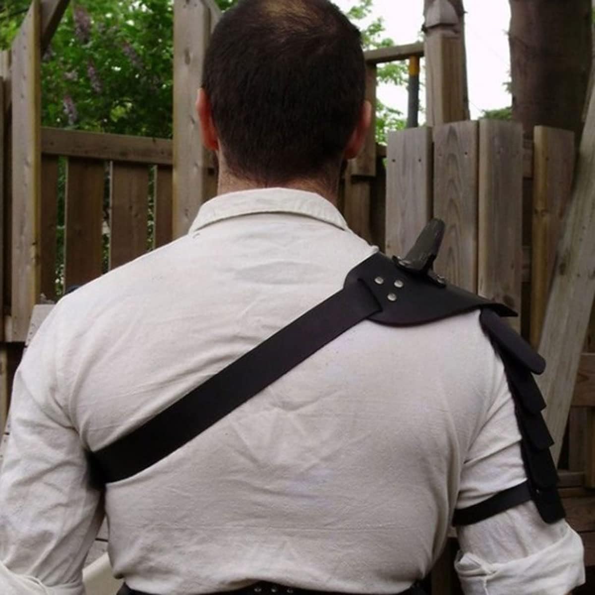 Steampunk Shoulder Armor, Medieval Gothic Vintage Leather One-Shoulder Armor with Cloak Stand, Halloween Cosplay Party Roman Warrior Play