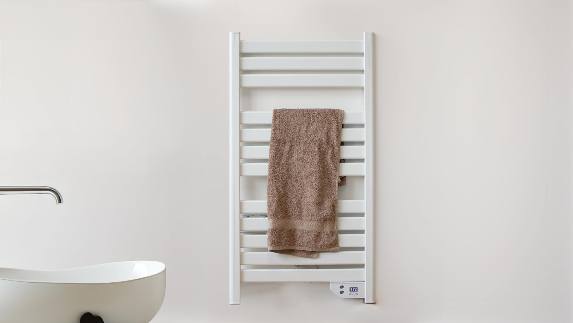 EVVO Toallero Eléctrico C500 Blanco - Radiador Electrico Bajo Consumo 450W, Tendedero Electrico para Baño, Pantalla LED, Temporizador 2h, Seguridad Sobrecalentamiento, IPX4, Incluye Kit