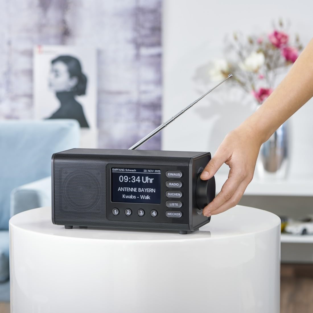 Hama DAB Radio mit DAB+/DAB und FM DR1000DE (Digitalradio mit großem Display, Küchenradio mit einfacher Bedienung, kleines Radio mit großen Tasten, UKW, AUX, 5W, Radiowecker, Seniorenradio) schwarz