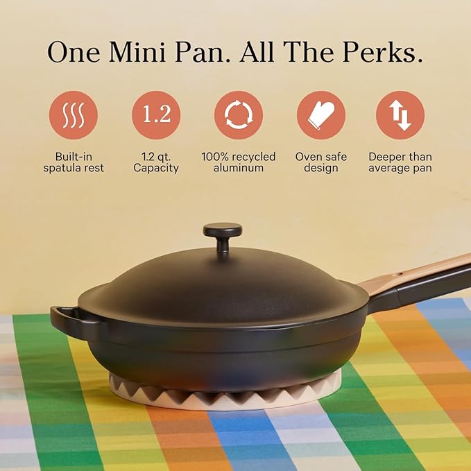 The Our Place Mini Always Pan 2.0 is a versatile kitchen addition that serves as a multifunctional cookware piece, designed to replace up to ten traditional cooking tools. With its compact size of 22 cm and a capacity of 1.1 liters, it's an ideal choice for preparing meals in smaller households or for those who prefer space-saving solutions. The pan features a nonstick, toxin-free ceramic coating, which ensures that food doesn’t stick and makes cleanup a breeze, while also being safe and healthier as it doesn’t release harmful substances during cooking.