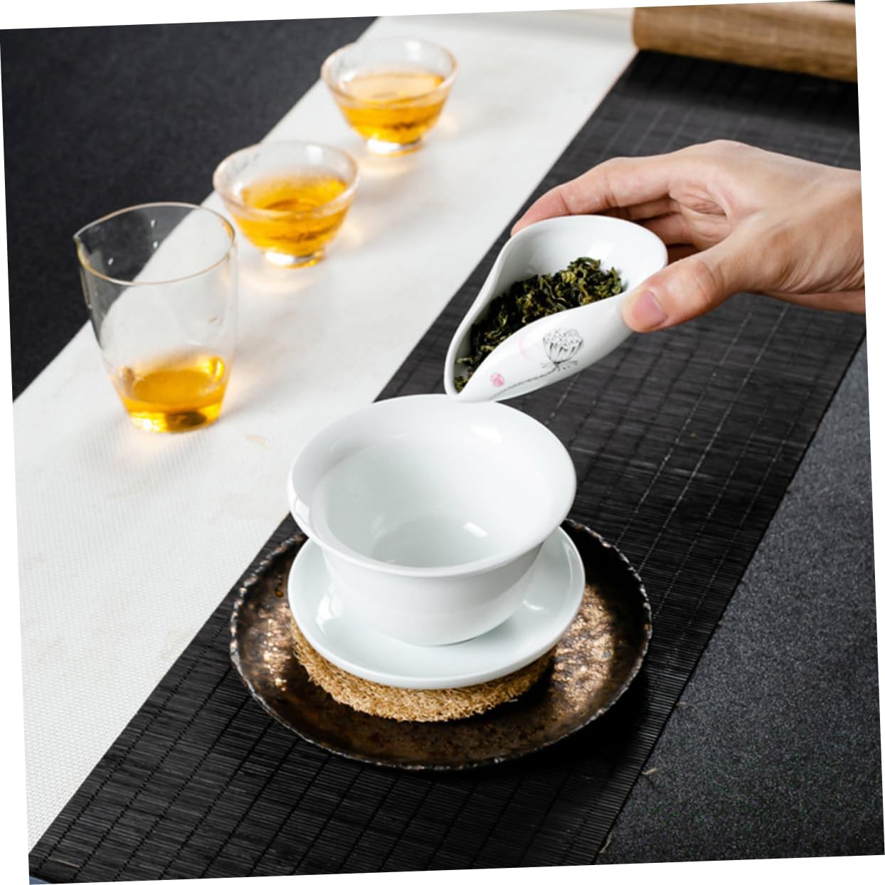 NAMOARLY 2pcs Ceramic Tea Scoops for Loose Tea Tea Strainers Tea Holder Tea Infuser Tea Tea Set Accessories