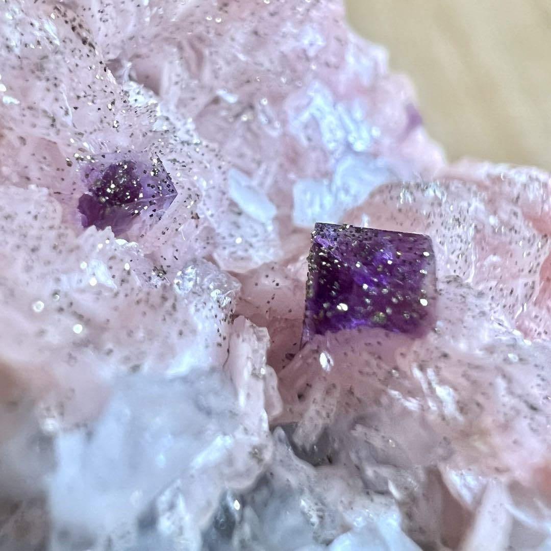 ロードクロサイト フローライト パイライト 鉱物 原石 標本 共生 Amazon.co.jp: ロードクロサイト フローライト パイライト 共生 鉱物