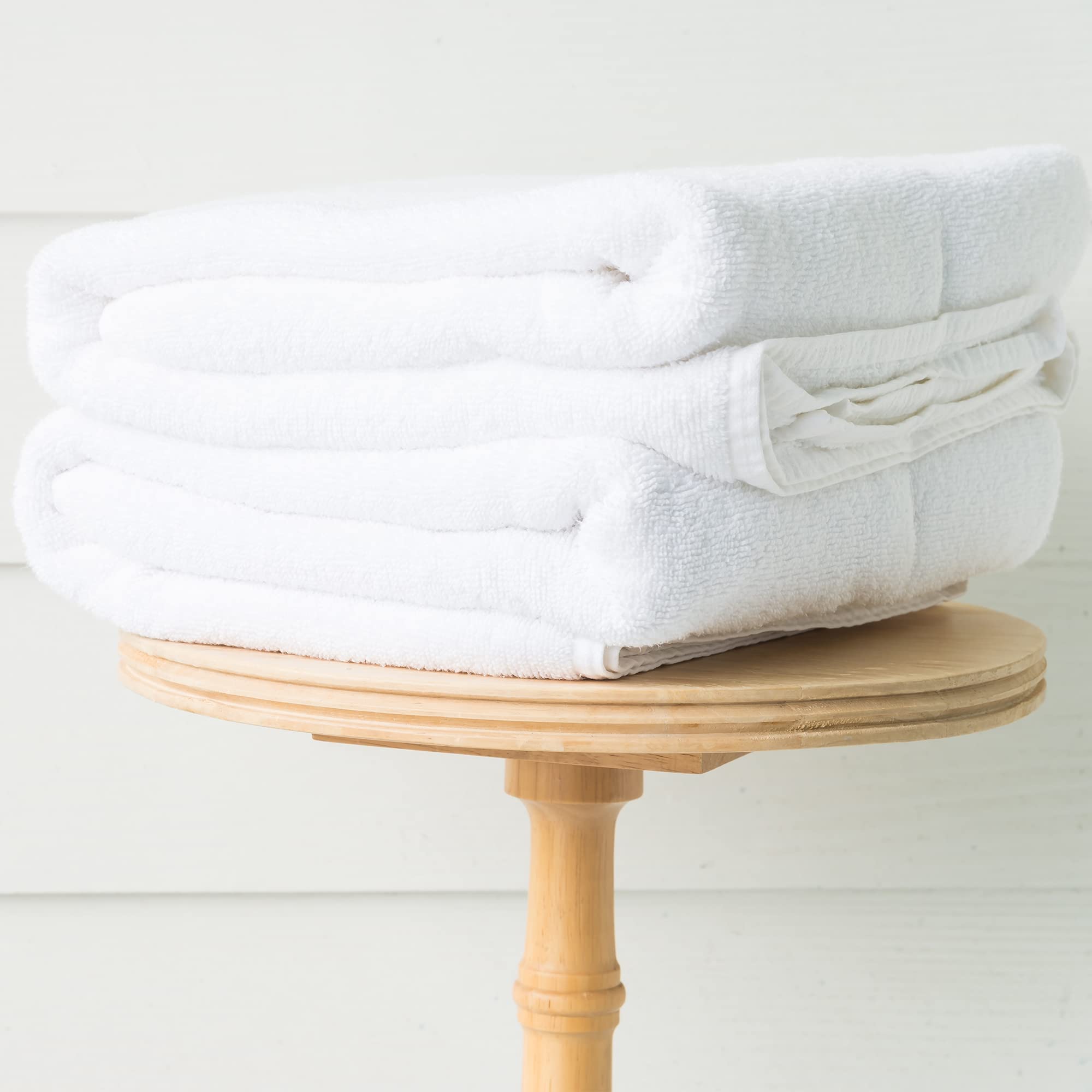 Luxurious and Absorbent Bath Towel - Soft & Quick-Drying, 70x140cm, Perfect for Bathroom & Pool Use - Quality, Cotton Material - Ideal for Daily Use and Gifting (3)