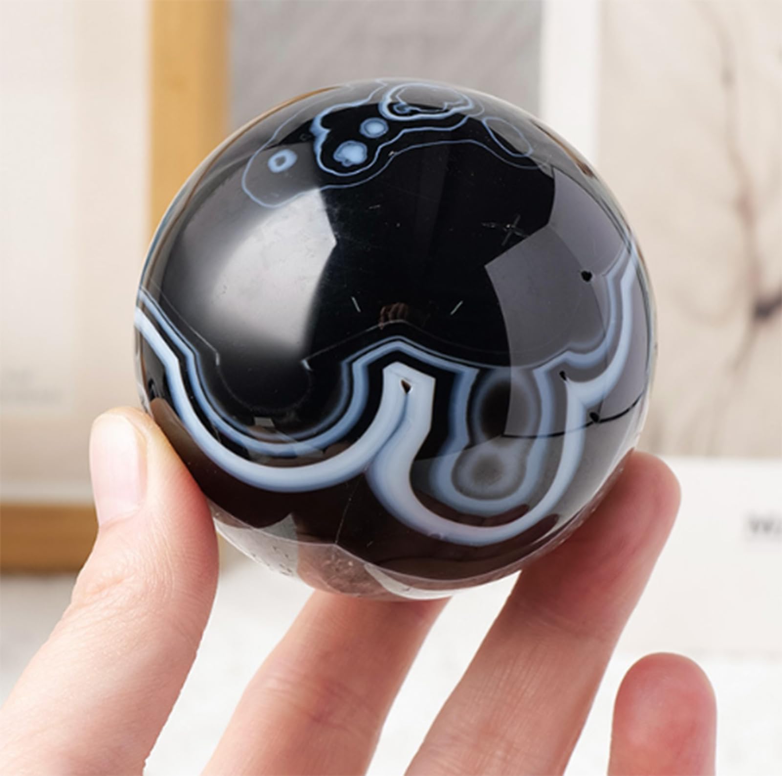 Amazon.co.jp: ブラックストライプアゲートクリスタルボール（スタンド