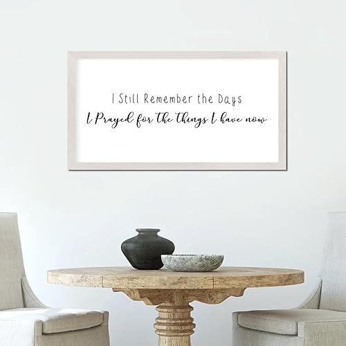 Vista 273 de Letrero enmarcado de madera con frases inspiradoras con versículo bíblico, con texto en inglés "I Still Remember the Days I Prayed for the Things I