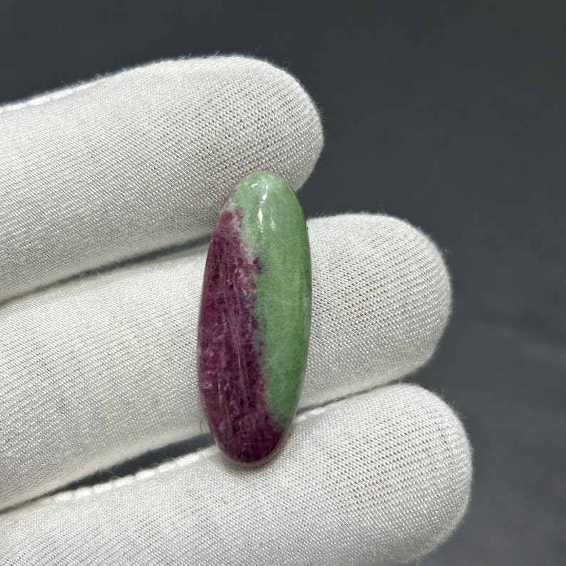 Création bijoux unique avec ce cabochon rubis zoïsite naturel 32x12mm - 4