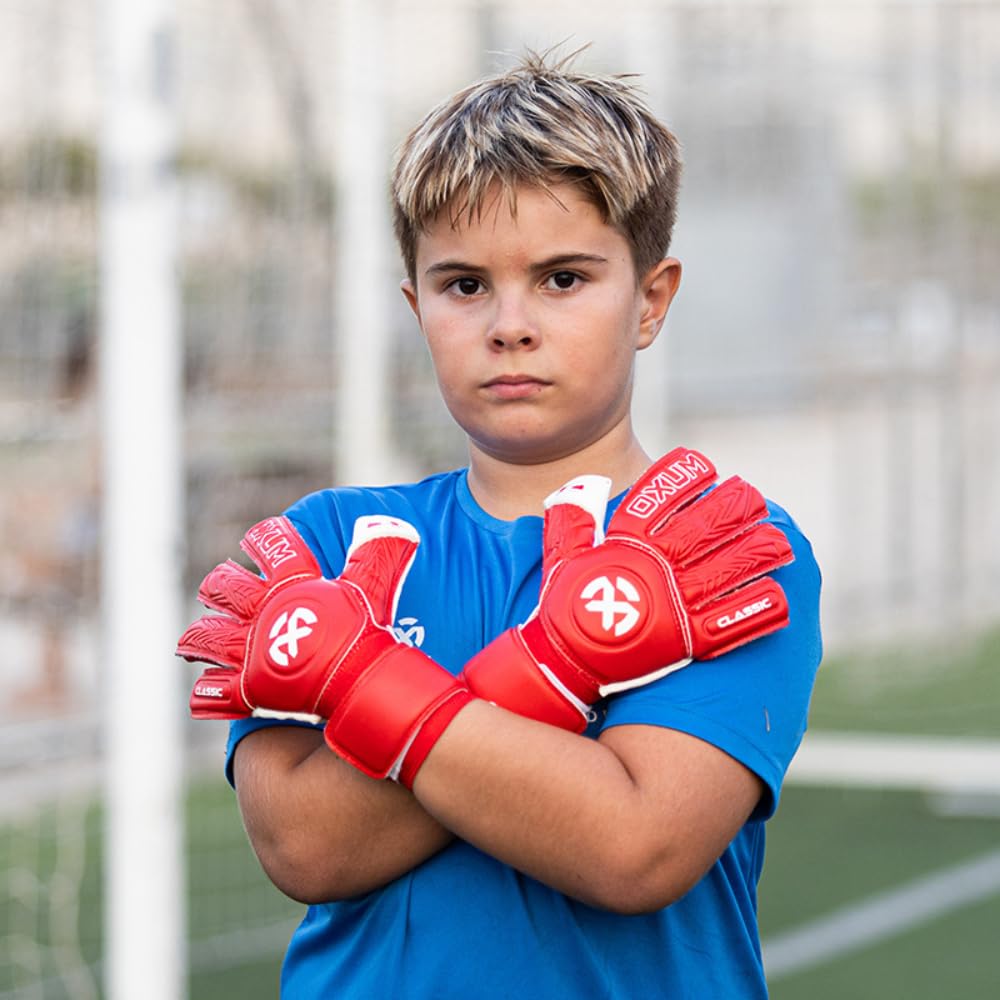 OXUM Guantes de Portero Classic Personalizados para Niños y Niñas – Añade Nombre, Número y Bandera o Escudo – Guantes de Fútbol Infantiles con Gran Agarre y Ajuste Cómodo