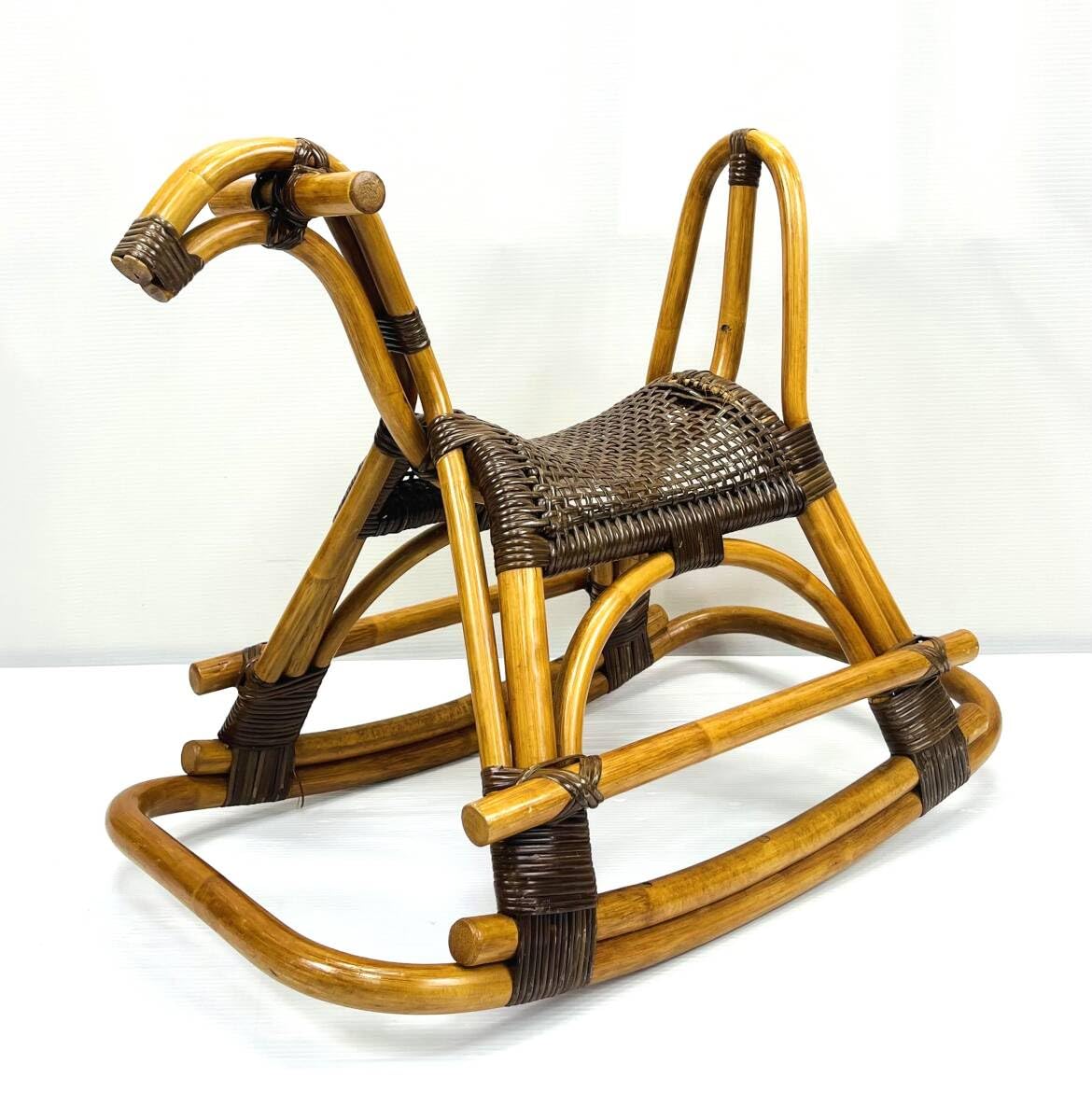 Amazon.co.jp: kazama製籐 ラタン ロッキングホース 木馬 アンティーク Amazon.co.jp: kazama製籐 ラタン ロッキングホース 木馬 アンティーク