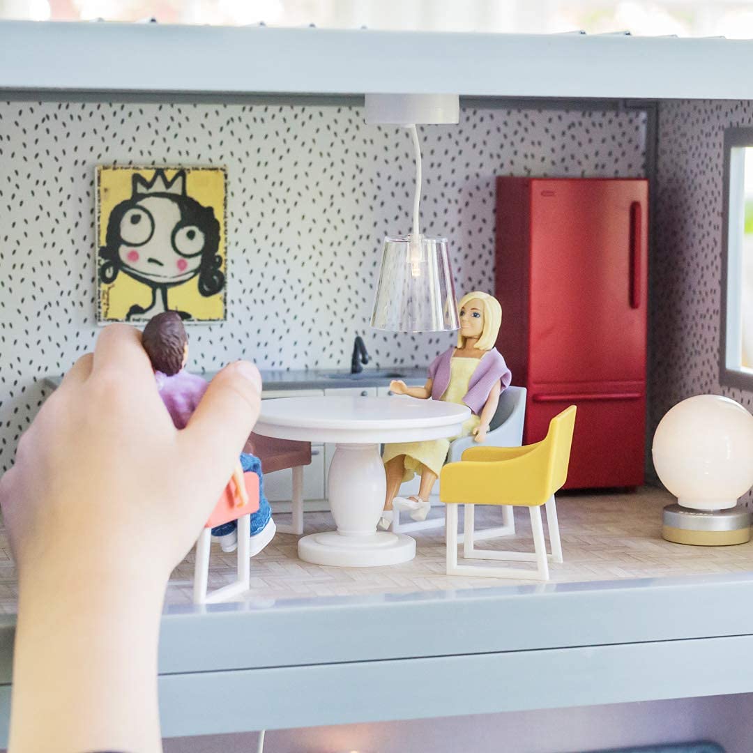 LUNDBY Domek dla lalek meble do jadalni, zestaw krzeseł stołowych – 5-częściowy zestaw akcesoriów do domku dla lalek mini 11 cm – wiek 4 +, skala 1:18