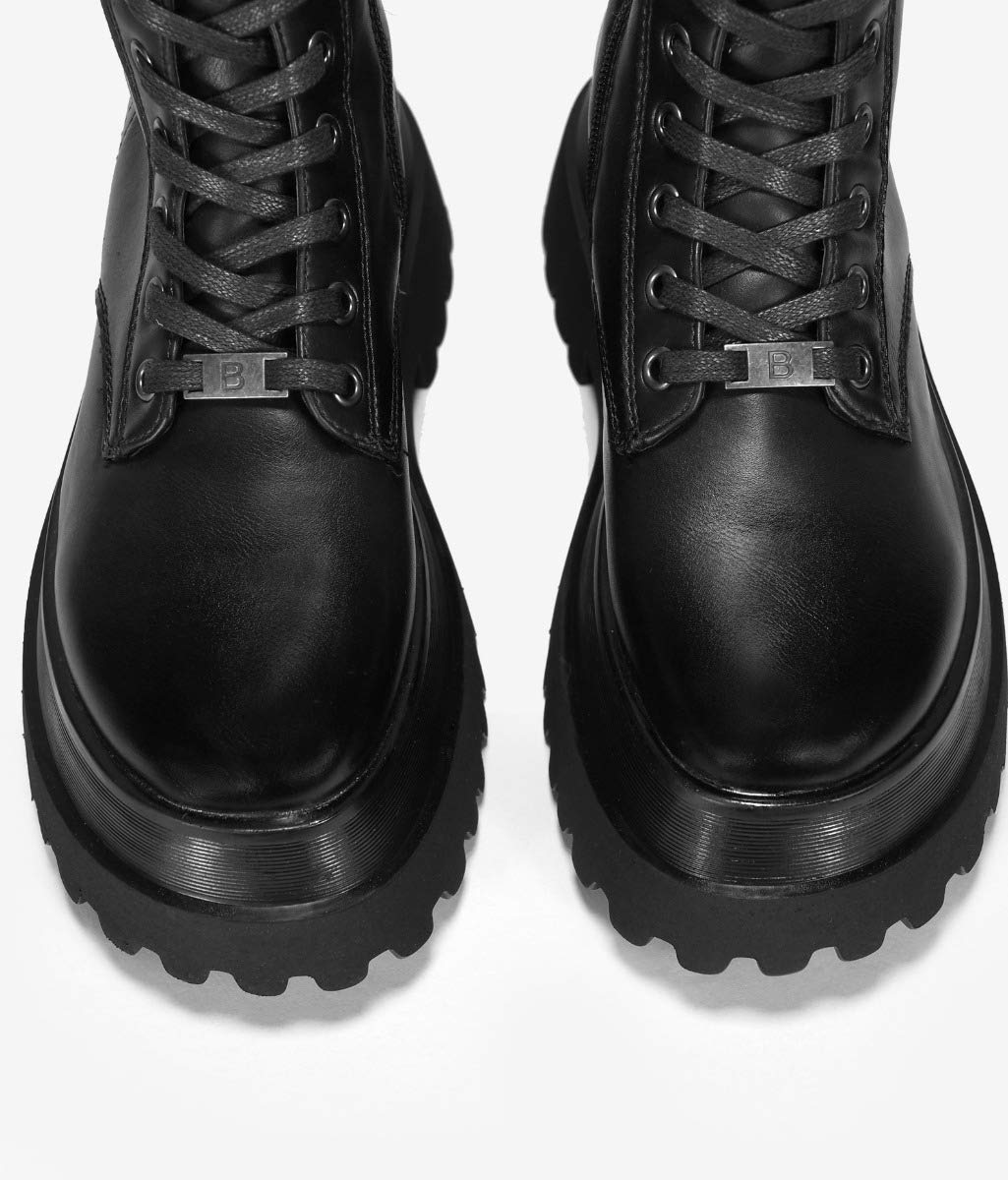 BOSANOVA Bottes militaires hautes avec semelle piste et lacets. Fermeture à glissière intérieure.