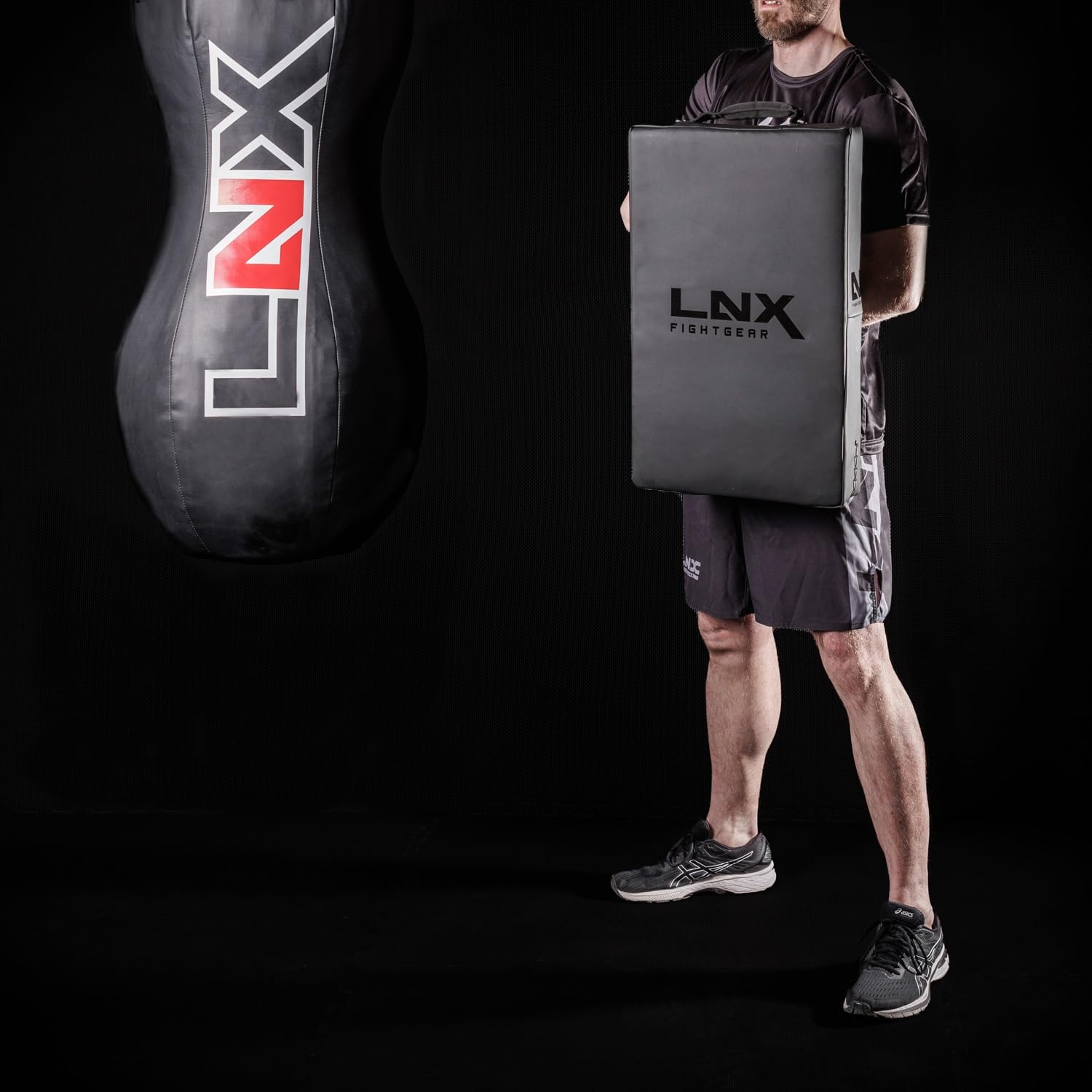 LNX Schlagpolster Pratze Ultimatte gerade - Mattschwarz Ultimatte Black XL Stoßkissen Pratze für Kickbox- Muay Thai Training usw.