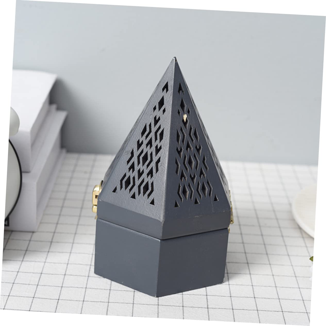Pyramidenförmiger Räucherkegelbrenner mit Hohldesign zur Luftreinigung und Halter für Räucherstäbchen im Wohnzimmer und Esszimmer