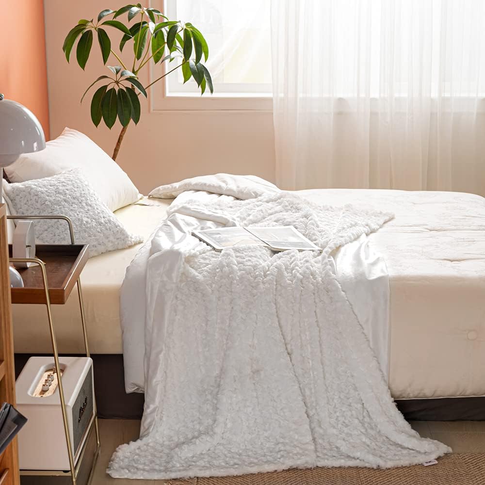 Simple&Opulence Plush Fluffy Throw Blanket Tridimensional Rose Pattern Soft Warm Microfiber Cozy Chic Shaggy Reversible Coverlet for Girls Home Décor Couch, 90"x 88" (Queen, White)