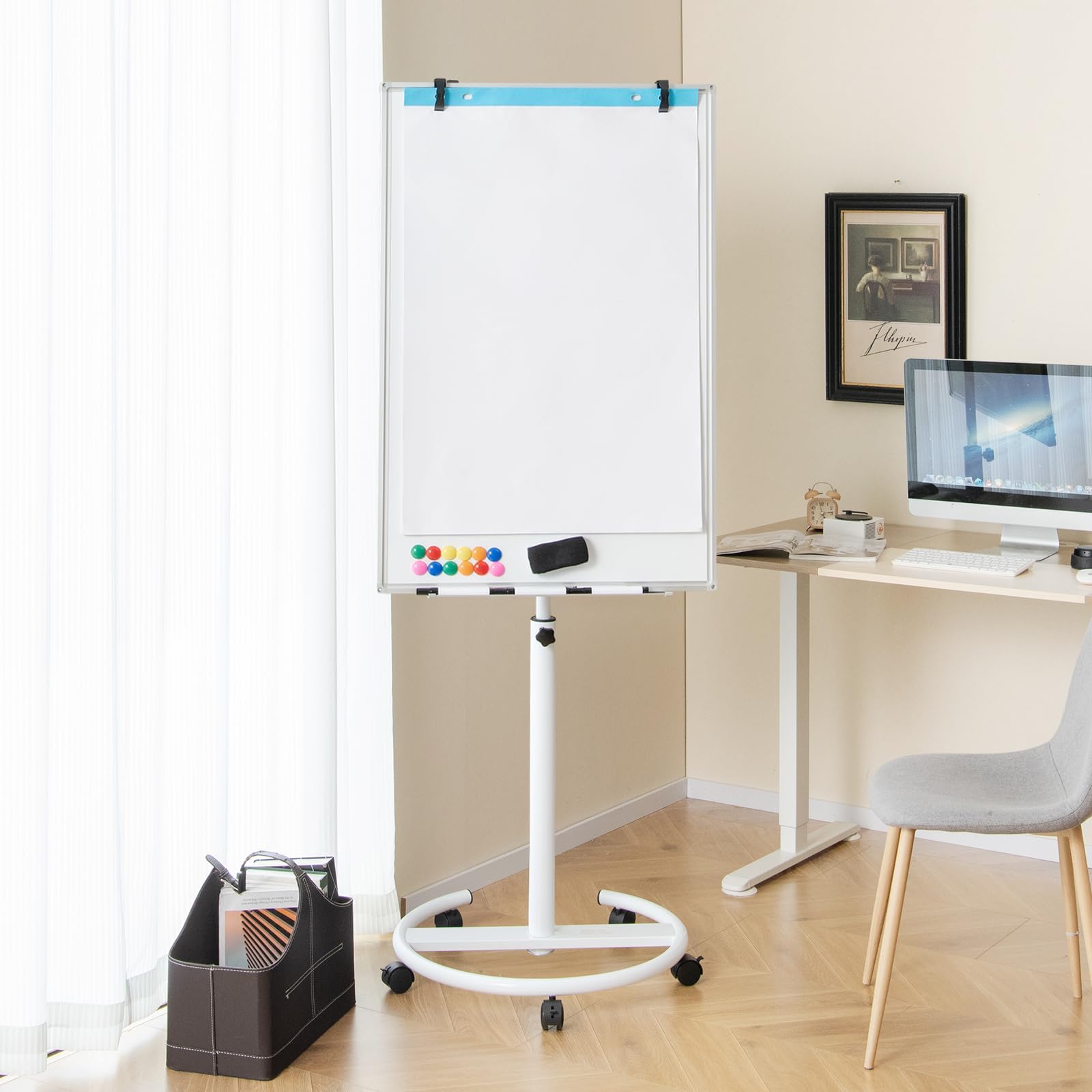 FANTASK Flipchart Ständer, 100x65cm, Mobiles Whiteboard auf Rollen, höhenverstellbar bis 192cm, trocken abwischbar, magnetisch, Flip Chart mit rundem Ständer, Magneten, Markern & Radierer, Weiß