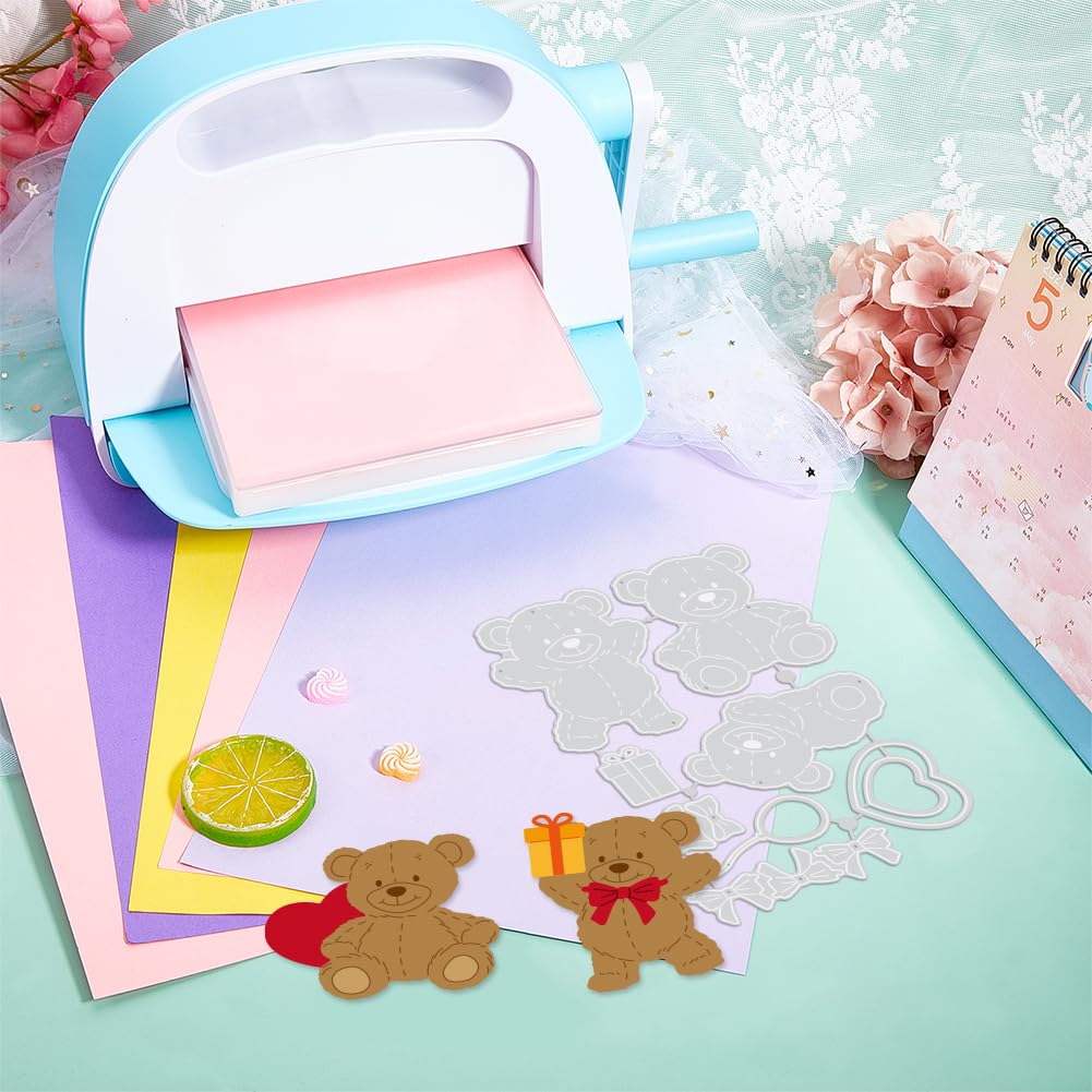 GLOBLELAND Fustelle eleganti a forma di orsetto per la creazione di biglietti con fiocco, orso, San Valentino, per fai da te, scrapbooking, diario, goffratura, decorazione artigianale