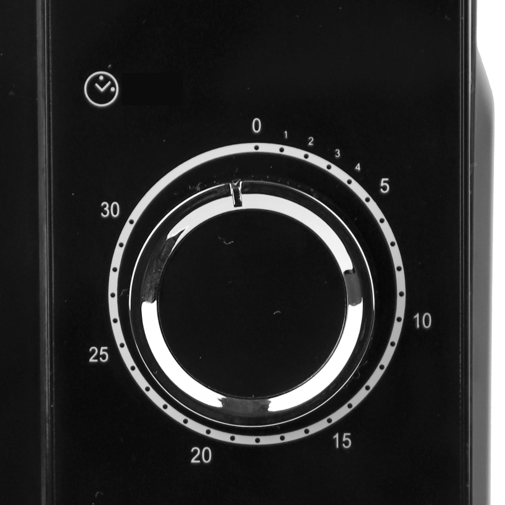 EMERIO Microonde con 6 livelli di potenza e 700 Watt, volume 20 l, timer da 30 minuti, illuminazione interna, funzione scongelamento, piatto girevole a 360° in vetro | MW-131692