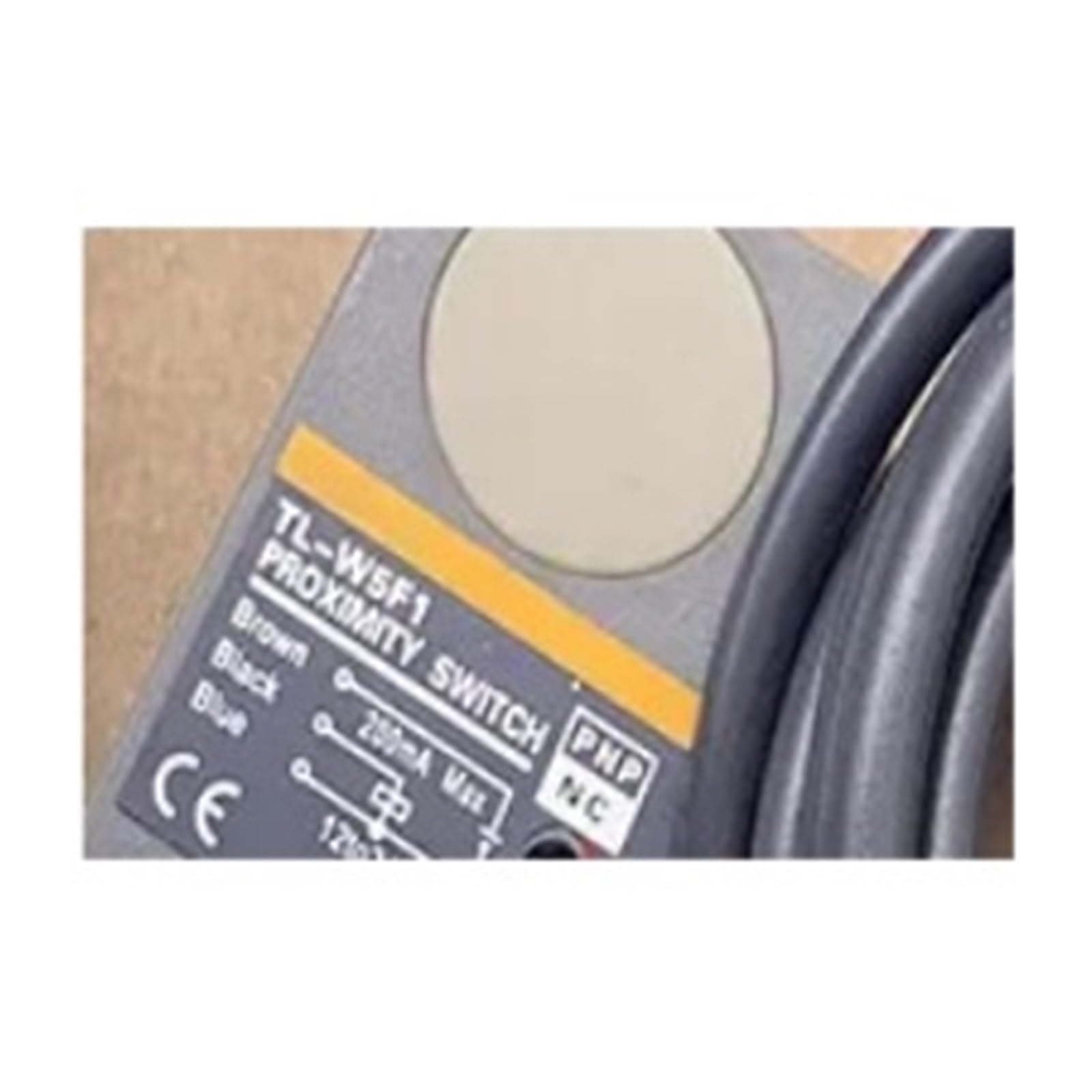 Y63Z1Y0 2pcs Proximity switch TL-W5F1 TL-W5F2 TL-W5E2(TL-W5F2)