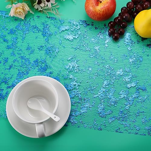 Chemin de table en maille bleu lac pour sublimer une nappe blanche d'anniversaire - 5