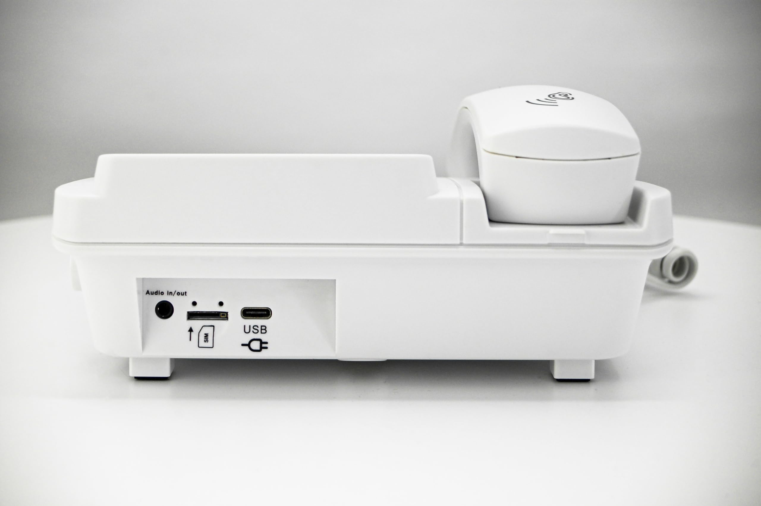 Geemarc CL9000 - Telefono di chiamata di emergenza per la casa e il suo braccialetto SOS impermeabile con grandi pulsanti, volume amplificato e schermo retroilluminato, funziona solo con scheda SIM
